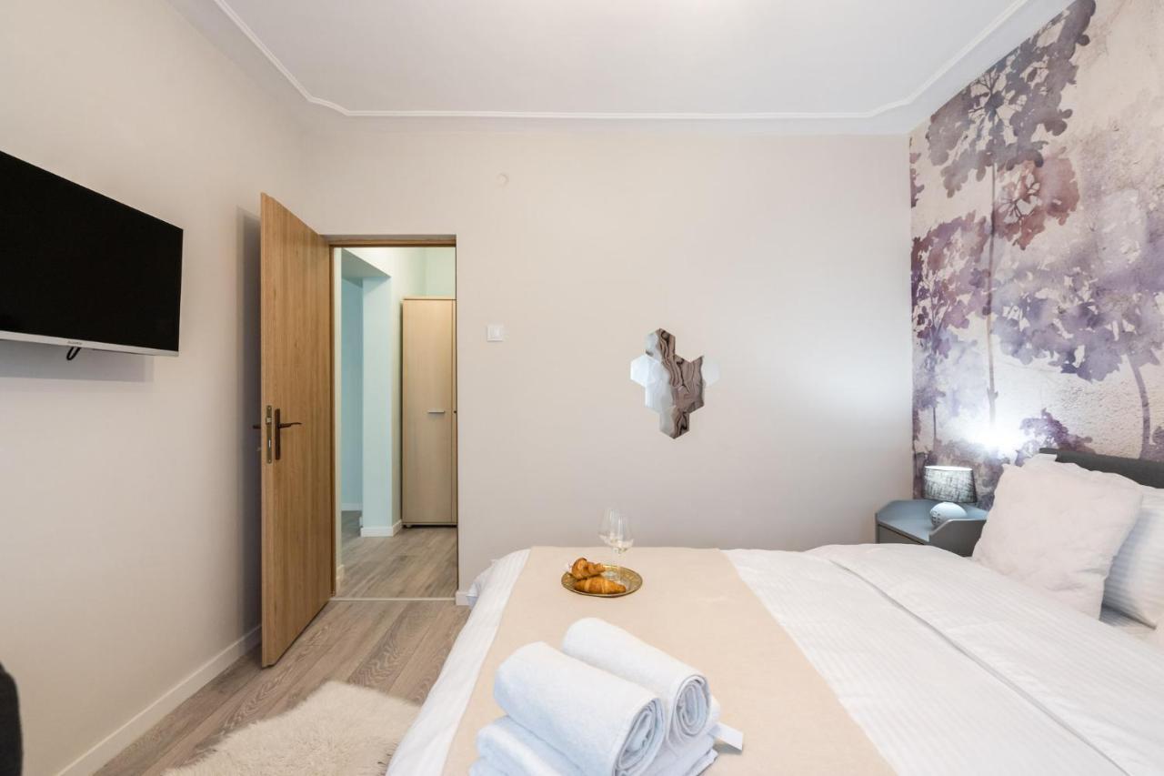 Felicity Apartment By The Park Bukarest Eksteriør billede